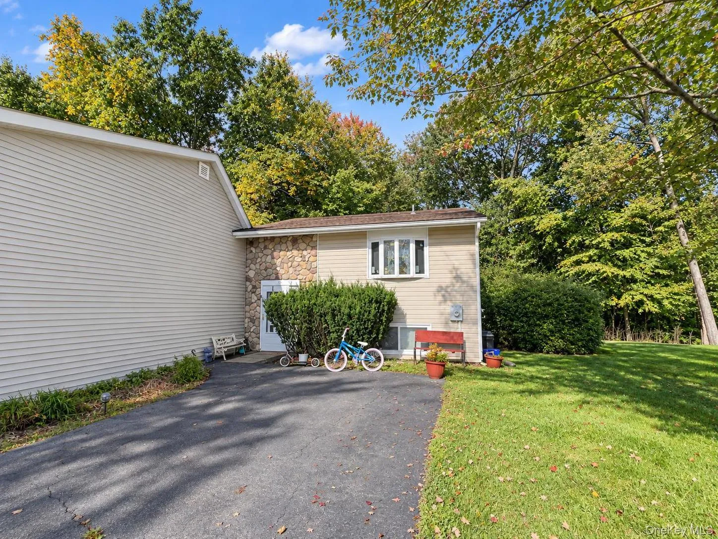13 James Place, Thompson, NY, 3 Bedrooms Bedrooms, 8 Rooms Rooms,1 BathroomBathrooms,Residential,For Rent,James,0,1055379 13 James Place, Thompson, NY, 3 Bedrooms Bedrooms, 8 Rooms Rooms,1 BathroomBathrooms,Residential,For Rent,James,0,1055379
