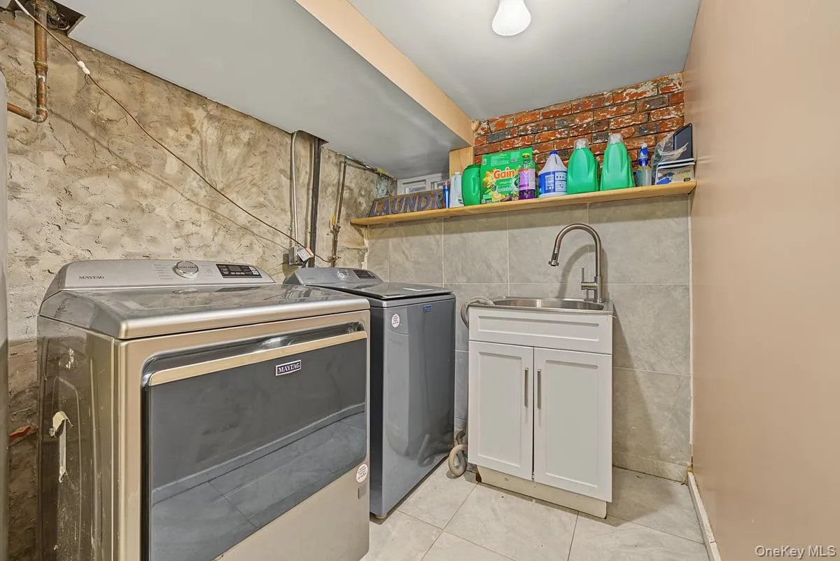 37 Grant Avenue, New York, NY, 2 Bedrooms Bedrooms, 6 Rooms Rooms,1 BathroomBathrooms,Residential,For Rent,Grant,0,1055390 37 Grant Avenue, New York, NY, 2 Bedrooms Bedrooms, 6 Rooms Rooms,1 BathroomBathrooms,Residential,For Rent,Grant,0,1055390