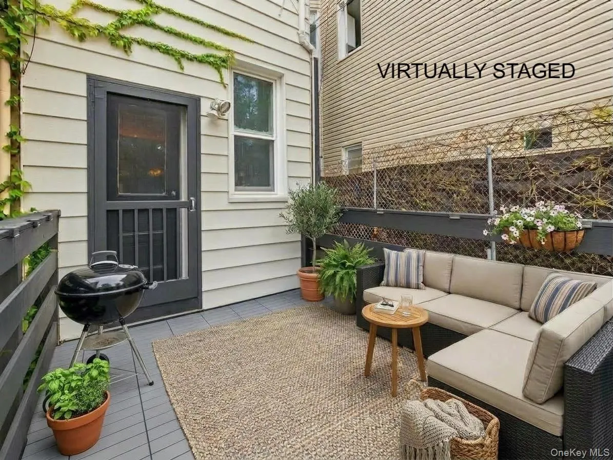 Virtually Staged- Grant Deck Virtually Staged- Grant Deck