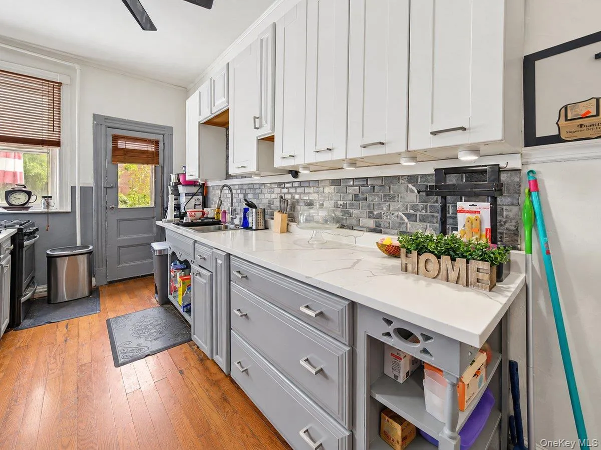 37 Grant Avenue, New York, NY, 2 Bedrooms Bedrooms, 6 Rooms Rooms,1 BathroomBathrooms,Residential,For Rent,Grant,0,1055390 37 Grant Avenue, New York, NY, 2 Bedrooms Bedrooms, 6 Rooms Rooms,1 BathroomBathrooms,Residential,For Rent,Grant,0,1055390