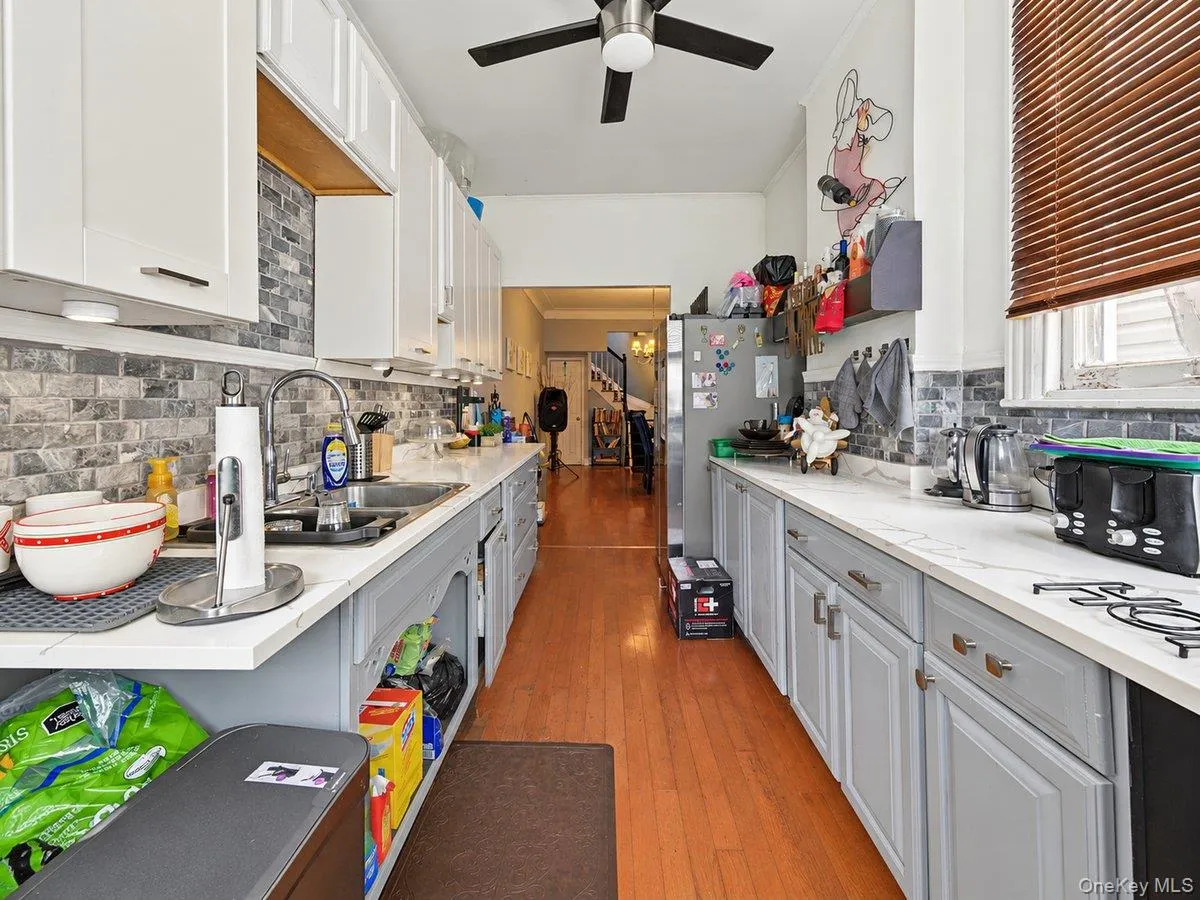 37 Grant Avenue, New York, NY, 2 Bedrooms Bedrooms, 6 Rooms Rooms,1 BathroomBathrooms,Residential,For Rent,Grant,0,1055390 37 Grant Avenue, New York, NY, 2 Bedrooms Bedrooms, 6 Rooms Rooms,1 BathroomBathrooms,Residential,For Rent,Grant,0,1055390