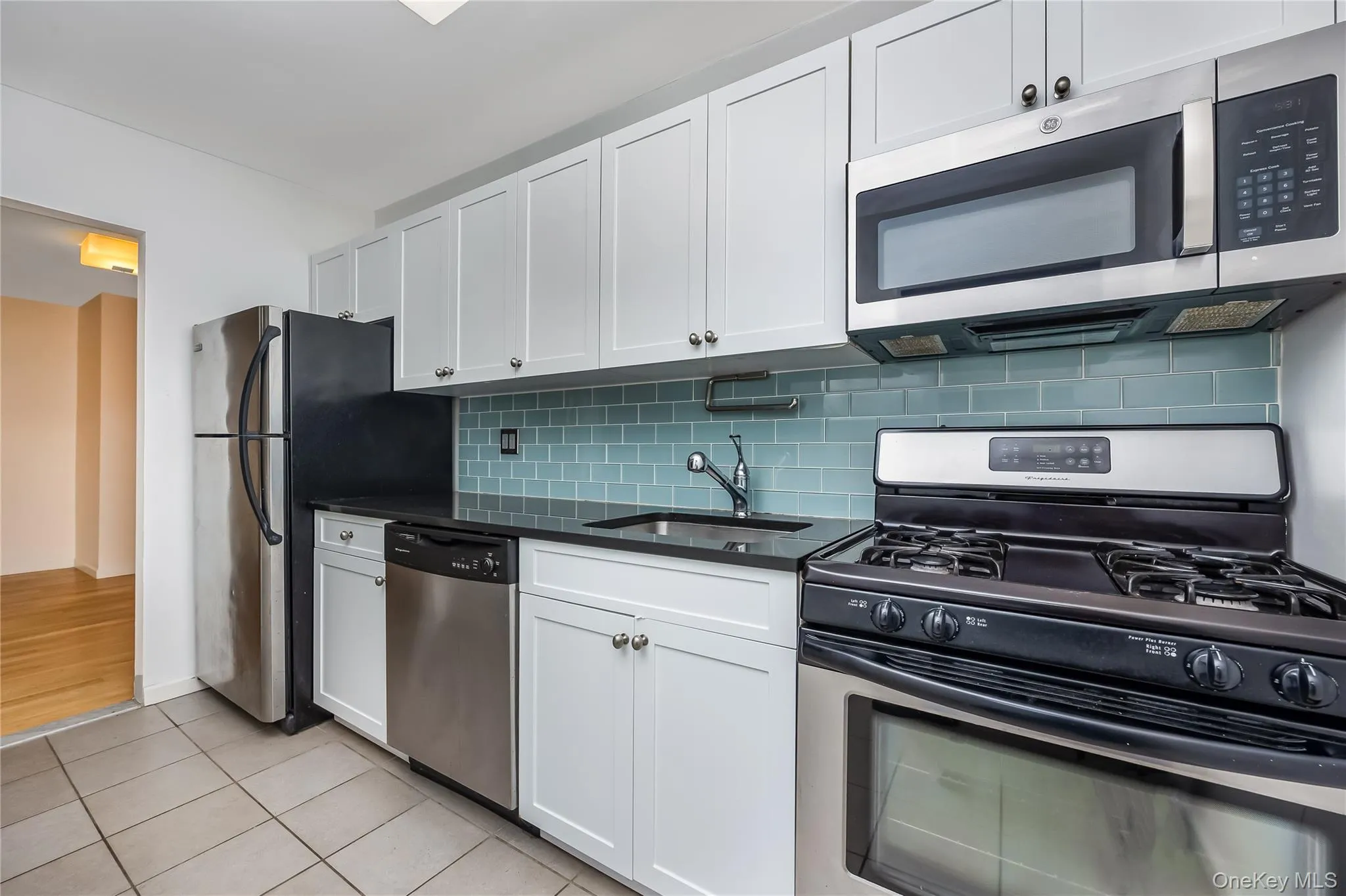 251 Broadway, Long Beach, NY, 1 Bedroom Bedrooms, 3 Rooms Rooms,1 BathroomBathrooms,Residential Lease,For Rent,Broadway,0,1055405 251 Broadway, Long Beach, NY, 1 Bedroom Bedrooms, 3 Rooms Rooms,1 BathroomBathrooms,Residential Lease,For Rent,Broadway,0,1055405