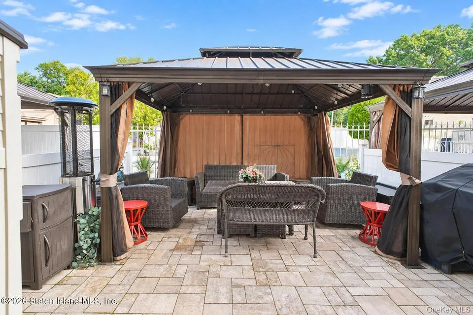 23 Dreyer Ave, New York, NY, 3 Bedrooms Bedrooms, 9 Rooms Rooms,2 BathroomsBathrooms,Residential,For Rent,Dreyer Ave,0,1055419 23 Dreyer Ave, New York, NY, 3 Bedrooms Bedrooms, 9 Rooms Rooms,2 BathroomsBathrooms,Residential,For Rent,Dreyer Ave,0,1055419