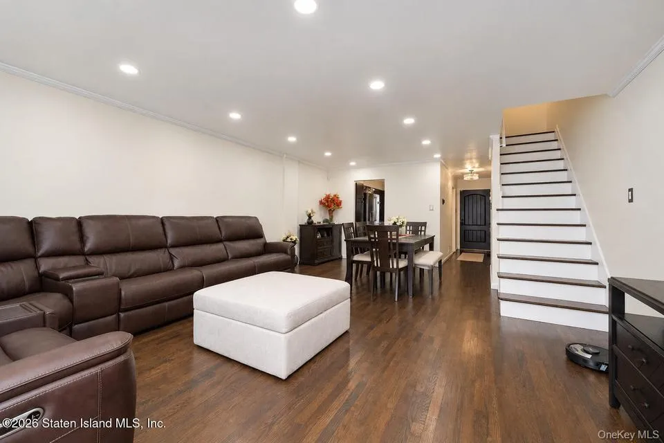 23 Dreyer Ave, New York, NY, 3 Bedrooms Bedrooms, 9 Rooms Rooms,2 BathroomsBathrooms,Residential,For Rent,Dreyer Ave,0,1055419 23 Dreyer Ave, New York, NY, 3 Bedrooms Bedrooms, 9 Rooms Rooms,2 BathroomsBathrooms,Residential,For Rent,Dreyer Ave,0,1055419