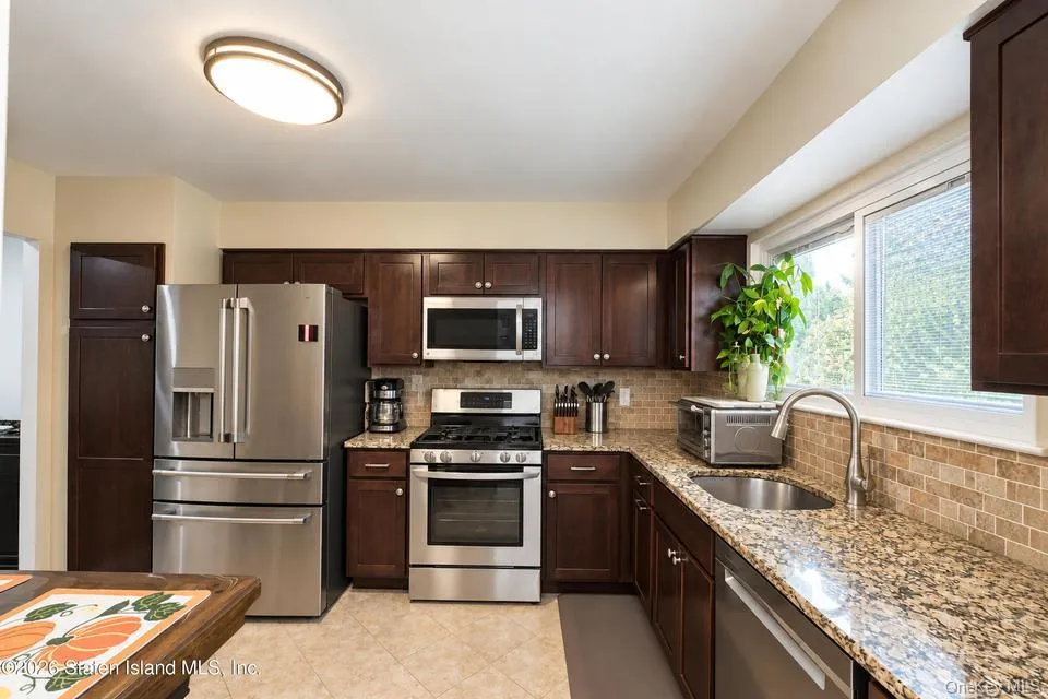 23 Dreyer Ave, New York, NY, 3 Bedrooms Bedrooms, 9 Rooms Rooms,2 BathroomsBathrooms,Residential,For Rent,Dreyer Ave,0,1055419 23 Dreyer Ave, New York, NY, 3 Bedrooms Bedrooms, 9 Rooms Rooms,2 BathroomsBathrooms,Residential,For Rent,Dreyer Ave,0,1055419
