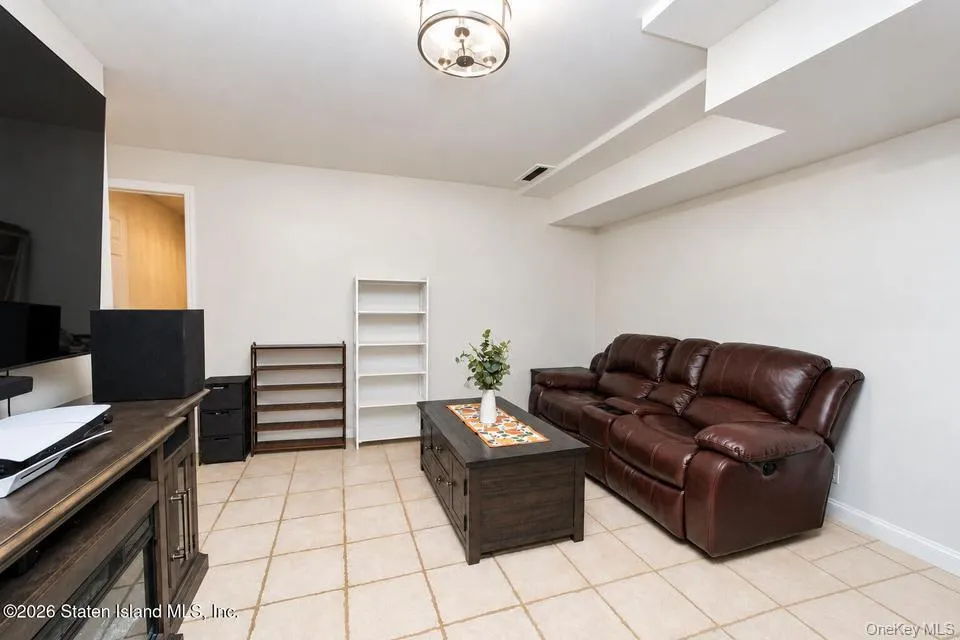 23 Dreyer Ave, New York, NY, 3 Bedrooms Bedrooms, 9 Rooms Rooms,2 BathroomsBathrooms,Residential,For Rent,Dreyer Ave,0,1055419 23 Dreyer Ave, New York, NY, 3 Bedrooms Bedrooms, 9 Rooms Rooms,2 BathroomsBathrooms,Residential,For Rent,Dreyer Ave,0,1055419