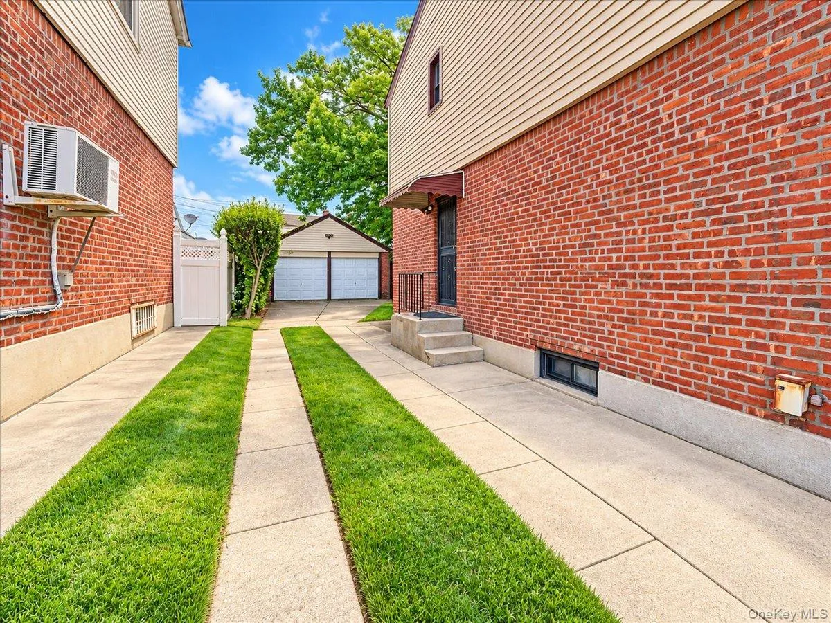 75-79 181st Street, New York, NY, 3 Bedrooms Bedrooms, 7 Rooms Rooms,2 BathroomsBathrooms,Residential,For Rent,181st,0,1055421 75-79 181st Street, New York, NY, 3 Bedrooms Bedrooms, 7 Rooms Rooms,2 BathroomsBathrooms,Residential,For Rent,181st,0,1055421