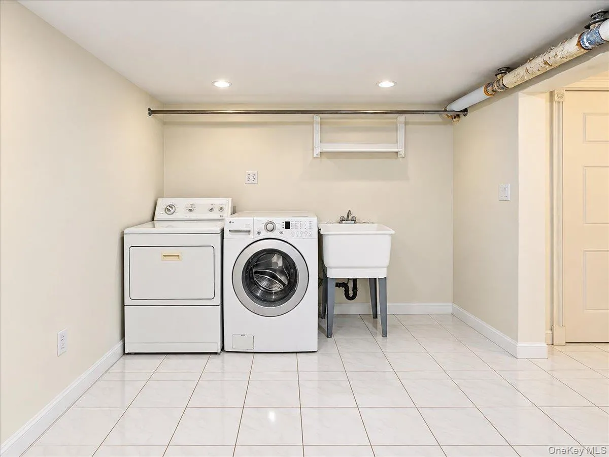 75-79 181st Street, New York, NY, 3 Bedrooms Bedrooms, 7 Rooms Rooms,2 BathroomsBathrooms,Residential,For Rent,181st,0,1055421 75-79 181st Street, New York, NY, 3 Bedrooms Bedrooms, 7 Rooms Rooms,2 BathroomsBathrooms,Residential,For Rent,181st,0,1055421