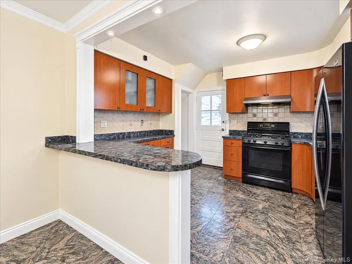 75-79 181st Street, New York, NY, 3 Bedrooms Bedrooms, 7 Rooms Rooms,2 BathroomsBathrooms,Residential,For Rent,181st,0,1055421 75-79 181st Street, New York, NY, 3 Bedrooms Bedrooms, 7 Rooms Rooms,2 BathroomsBathrooms,Residential,For Rent,181st,0,1055421