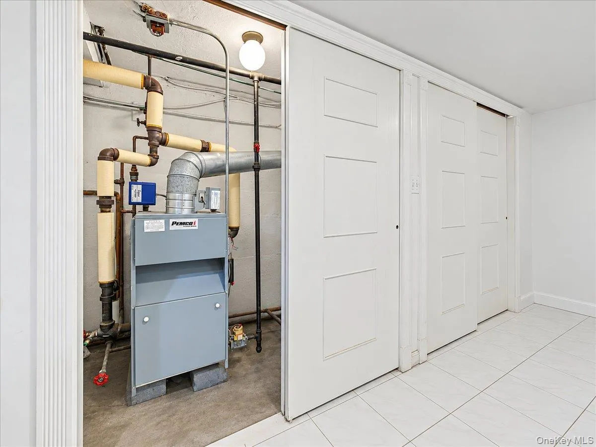 75-79 181st Street, New York, NY, 3 Bedrooms Bedrooms, 7 Rooms Rooms,2 BathroomsBathrooms,Residential,For Rent,181st,0,1055421 75-79 181st Street, New York, NY, 3 Bedrooms Bedrooms, 7 Rooms Rooms,2 BathroomsBathrooms,Residential,For Rent,181st,0,1055421