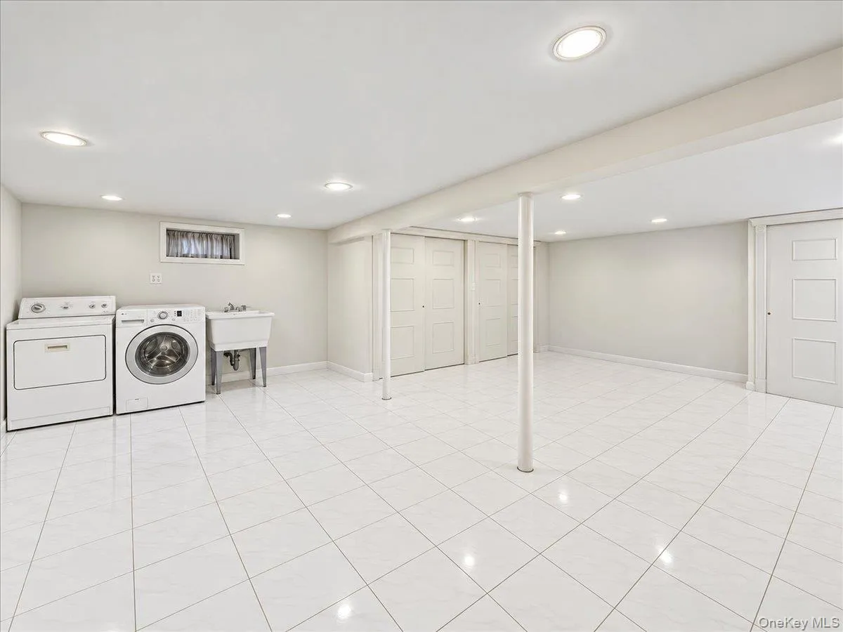 75-79 181st Street, New York, NY, 3 Bedrooms Bedrooms, 7 Rooms Rooms,2 BathroomsBathrooms,Residential,For Rent,181st,0,1055421 75-79 181st Street, New York, NY, 3 Bedrooms Bedrooms, 7 Rooms Rooms,2 BathroomsBathrooms,Residential,For Rent,181st,0,1055421