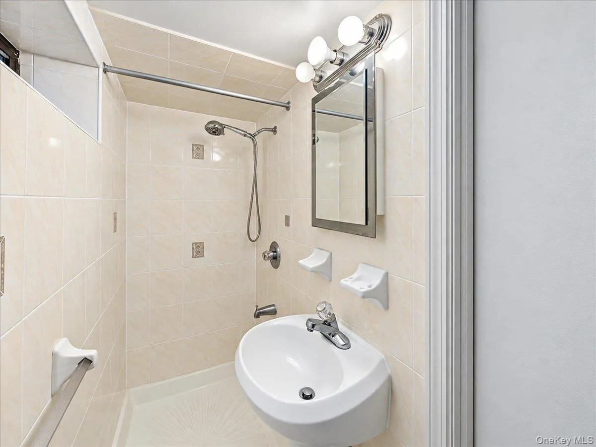 75-79 181st Street, New York, NY, 3 Bedrooms Bedrooms, 7 Rooms Rooms,2 BathroomsBathrooms,Residential,For Rent,181st,0,1055421 75-79 181st Street, New York, NY, 3 Bedrooms Bedrooms, 7 Rooms Rooms,2 BathroomsBathrooms,Residential,For Rent,181st,0,1055421