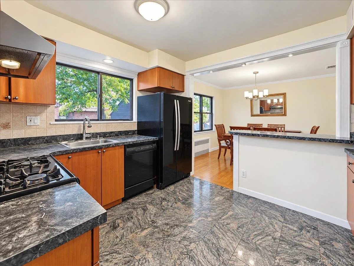 75-79 181st Street, New York, NY, 3 Bedrooms Bedrooms, 7 Rooms Rooms,2 BathroomsBathrooms,Residential,For Rent,181st,0,1055421 75-79 181st Street, New York, NY, 3 Bedrooms Bedrooms, 7 Rooms Rooms,2 BathroomsBathrooms,Residential,For Rent,181st,0,1055421