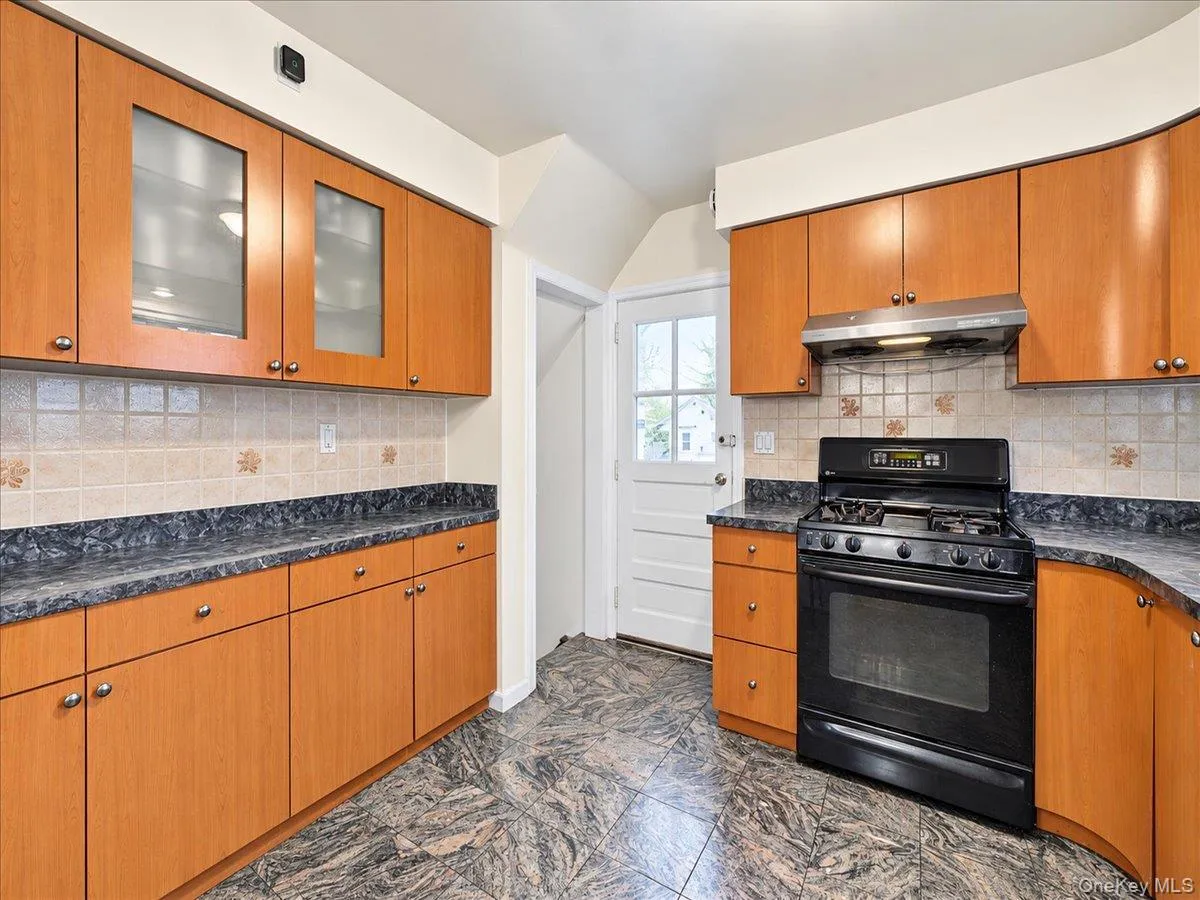 75-79 181st Street, New York, NY, 3 Bedrooms Bedrooms, 7 Rooms Rooms,2 BathroomsBathrooms,Residential,For Rent,181st,0,1055421 75-79 181st Street, New York, NY, 3 Bedrooms Bedrooms, 7 Rooms Rooms,2 BathroomsBathrooms,Residential,For Rent,181st,0,1055421