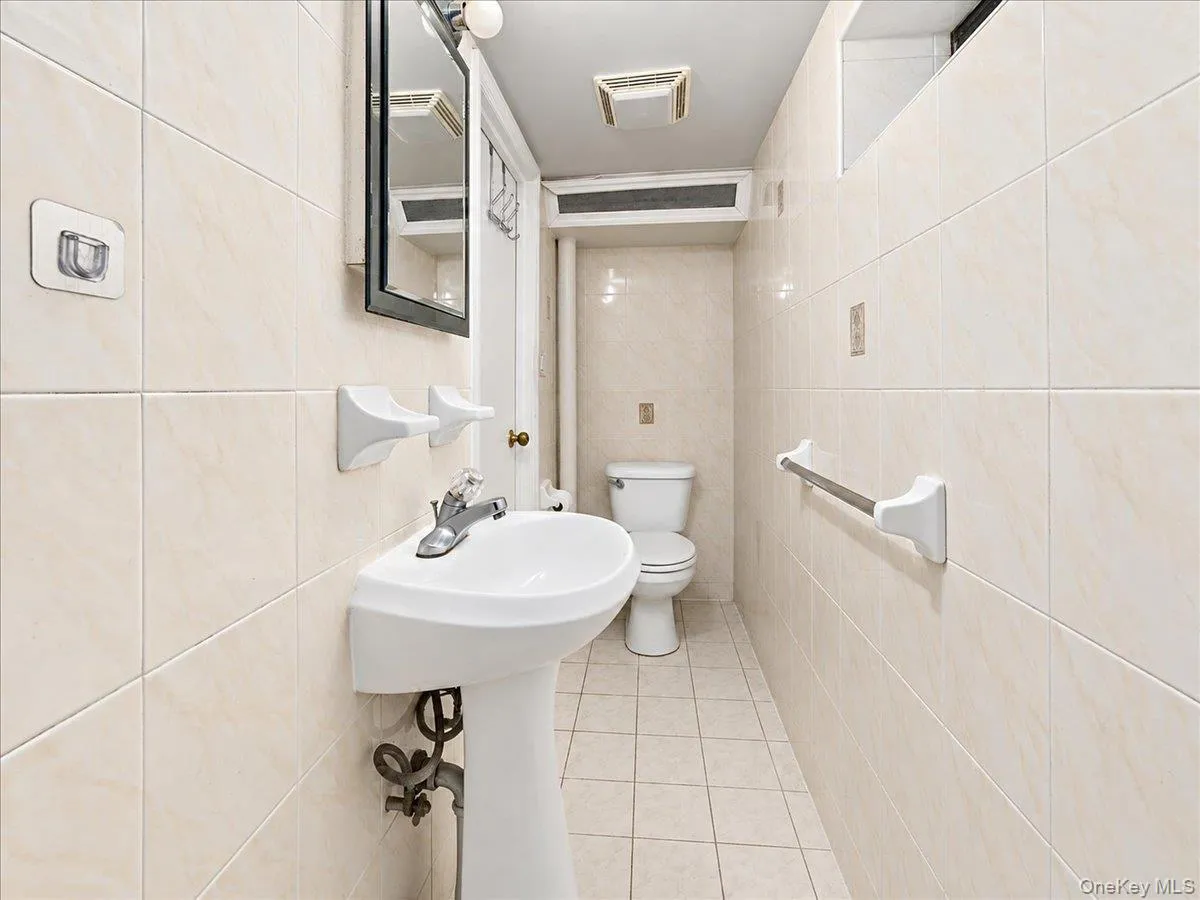 75-79 181st Street, New York, NY, 3 Bedrooms Bedrooms, 7 Rooms Rooms,2 BathroomsBathrooms,Residential,For Rent,181st,0,1055421 75-79 181st Street, New York, NY, 3 Bedrooms Bedrooms, 7 Rooms Rooms,2 BathroomsBathrooms,Residential,For Rent,181st,0,1055421
