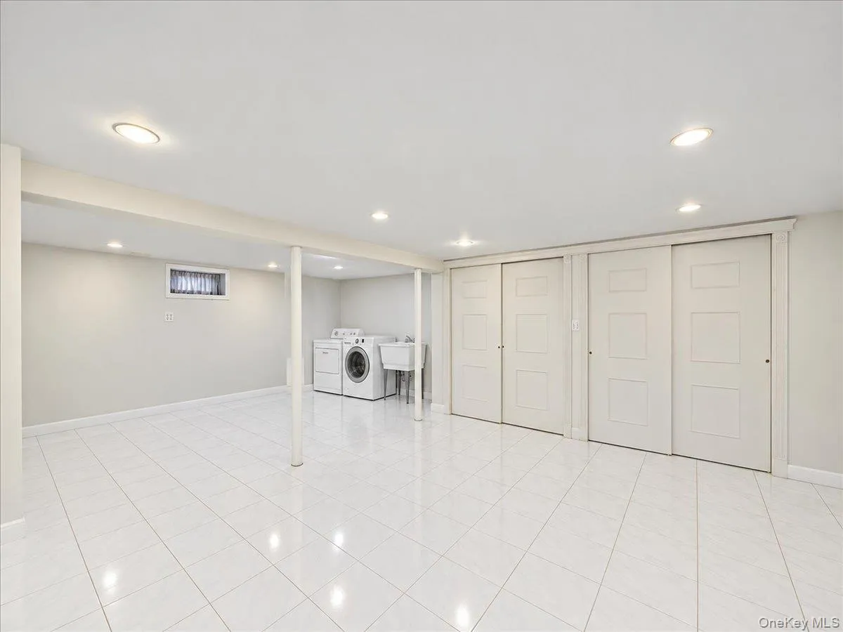 75-79 181st Street, New York, NY, 3 Bedrooms Bedrooms, 7 Rooms Rooms,2 BathroomsBathrooms,Residential,For Rent,181st,0,1055421 75-79 181st Street, New York, NY, 3 Bedrooms Bedrooms, 7 Rooms Rooms,2 BathroomsBathrooms,Residential,For Rent,181st,0,1055421