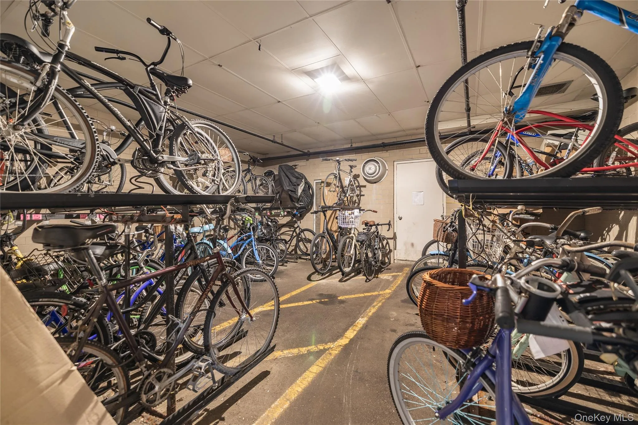 Garage with bike storage Garage with bike storage
