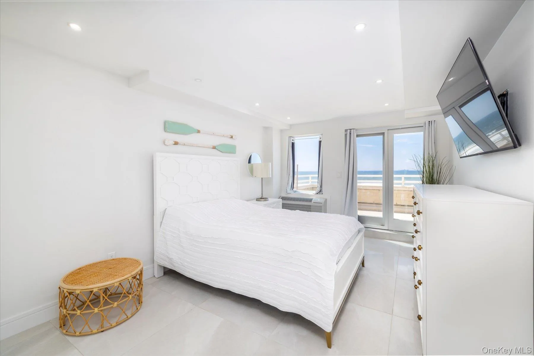 Bedroom with Direct oceanfront views and Access to balcony. Walk in closet. Bedroom with Direct oceanfront views and Access to balcony. Walk in closet.