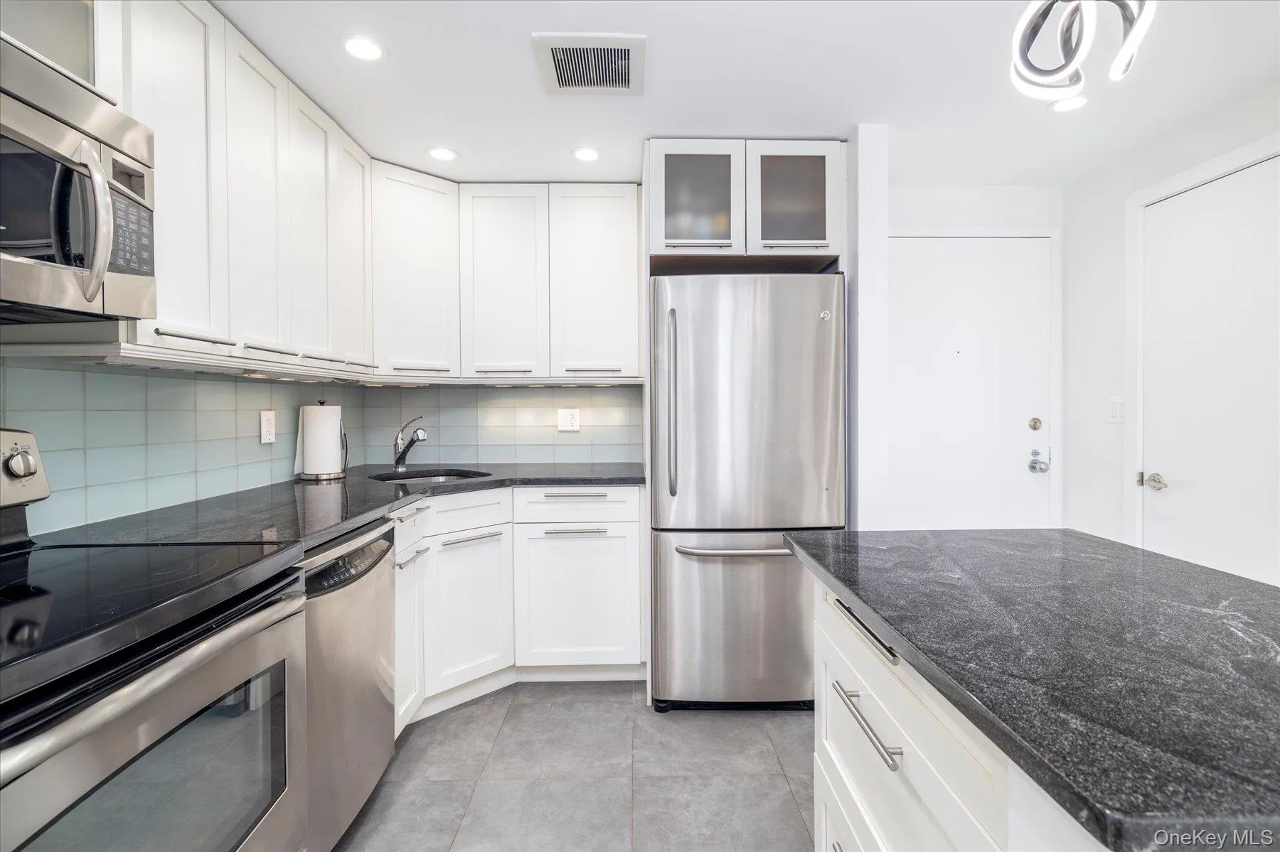 450 Broadway, Long Beach, NY, 1 Bedroom Bedrooms, 4 Rooms Rooms,1 BathroomBathrooms,Residential Lease,For Rent,Broadway,0,1055427 450 Broadway, Long Beach, NY, 1 Bedroom Bedrooms, 4 Rooms Rooms,1 BathroomBathrooms,Residential Lease,For Rent,Broadway,0,1055427