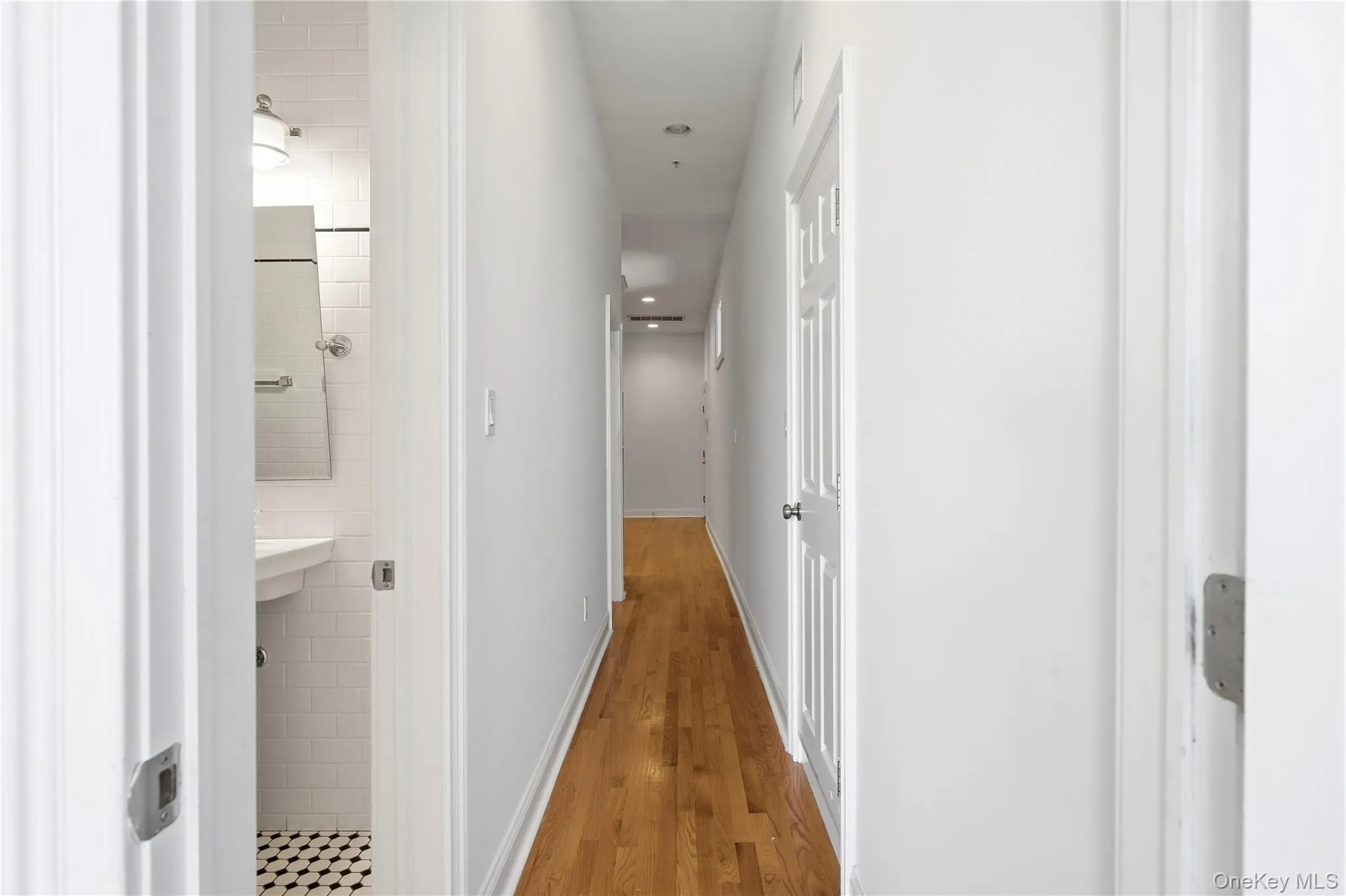 276 Main Street, Huntington, NY, 1 Bedroom Bedrooms, 4 Room Rooms,1 BathroomBathrooms,Residential Lease,For Rent,Main,0,1055433 276 Main Street, Huntington, NY, 1 Bedroom Bedrooms, 4 Room Rooms,1 BathroomBathrooms,Residential Lease,For Rent,Main,0,1055433