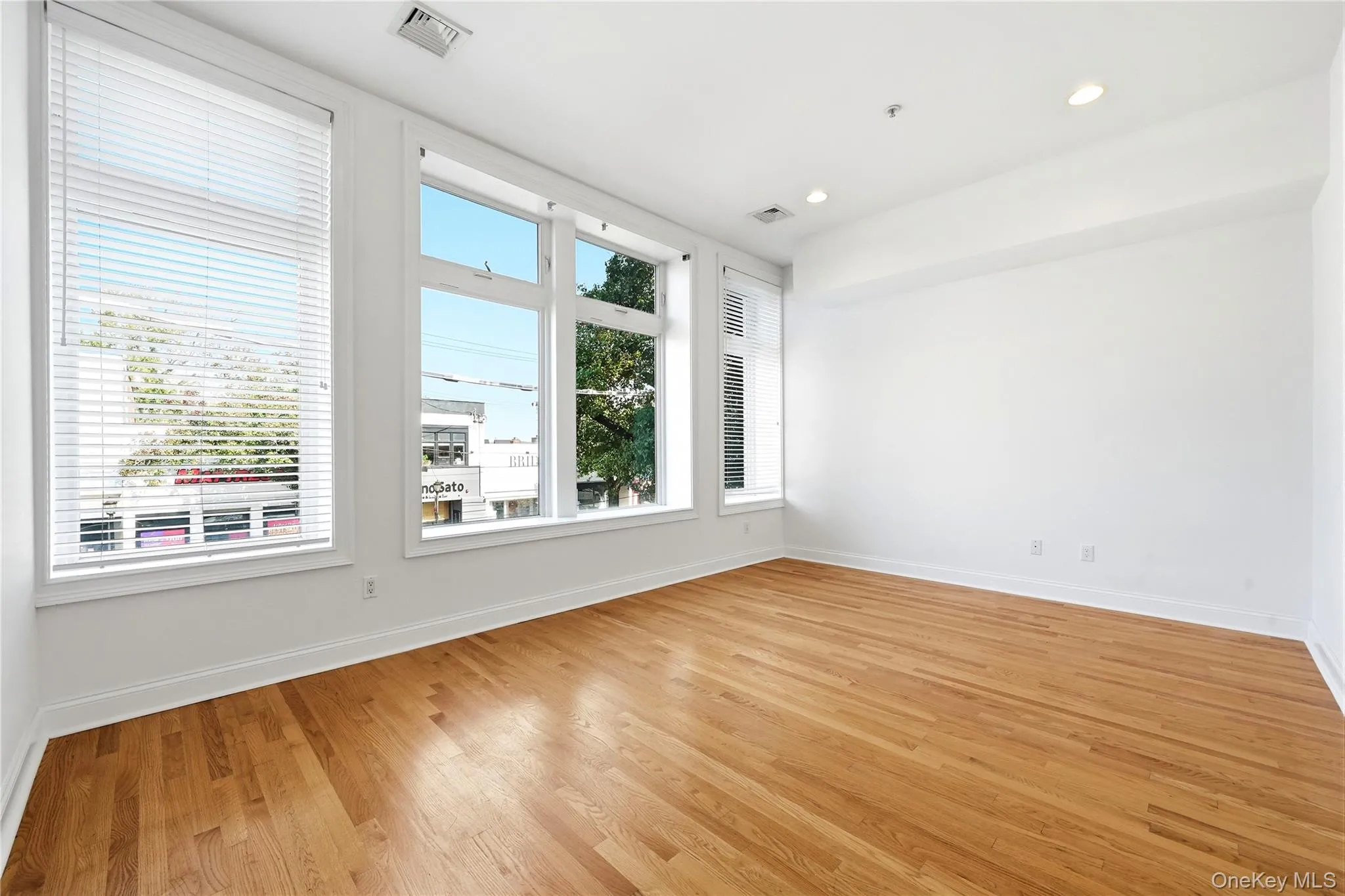 276 Main Street, Huntington, NY, 1 Bedroom Bedrooms, 4 Room Rooms,1 BathroomBathrooms,Residential Lease,For Rent,Main,0,1055433 276 Main Street, Huntington, NY, 1 Bedroom Bedrooms, 4 Room Rooms,1 BathroomBathrooms,Residential Lease,For Rent,Main,0,1055433