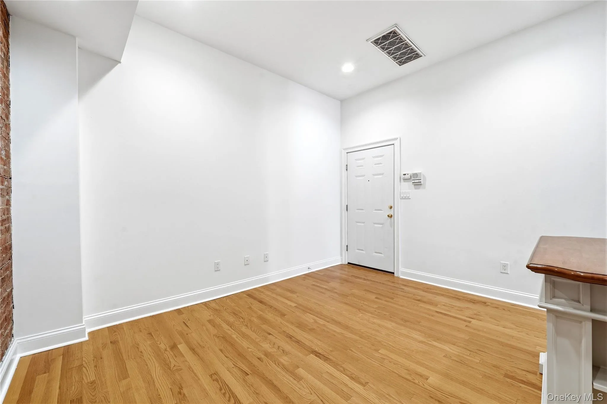 276 Main Street, Huntington, NY, 1 Bedroom Bedrooms, 4 Room Rooms,1 BathroomBathrooms,Residential Lease,For Rent,Main,0,1055433 276 Main Street, Huntington, NY, 1 Bedroom Bedrooms, 4 Room Rooms,1 BathroomBathrooms,Residential Lease,For Rent,Main,0,1055433