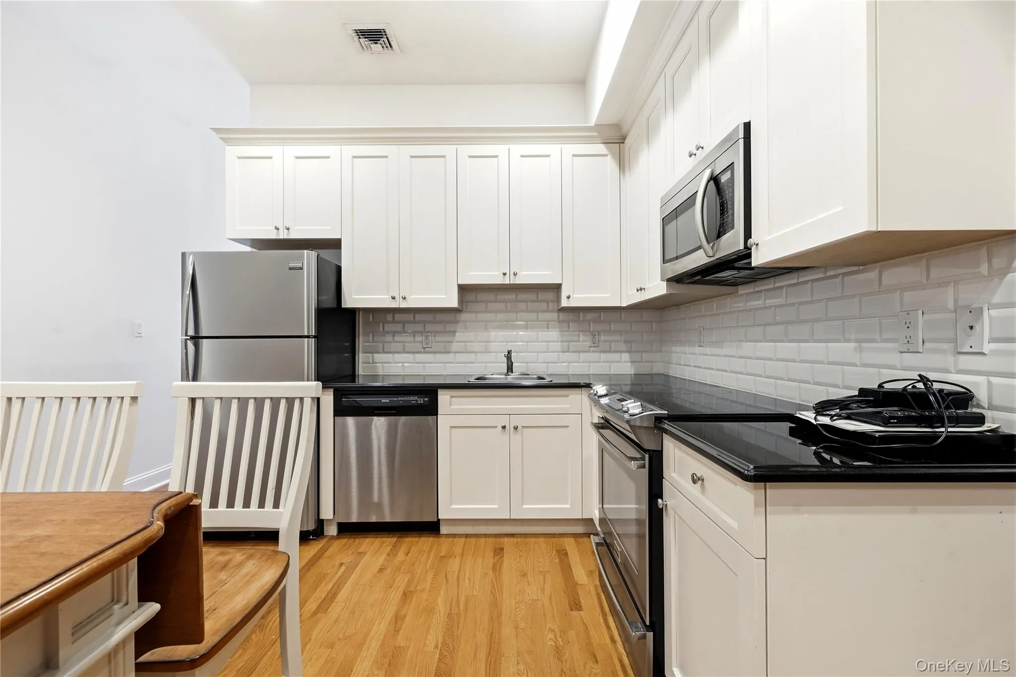 276 Main Street, Huntington, NY, 1 Bedroom Bedrooms, 4 Room Rooms,1 BathroomBathrooms,Residential Lease,For Rent,Main,0,1055433 276 Main Street, Huntington, NY, 1 Bedroom Bedrooms, 4 Room Rooms,1 BathroomBathrooms,Residential Lease,For Rent,Main,0,1055433