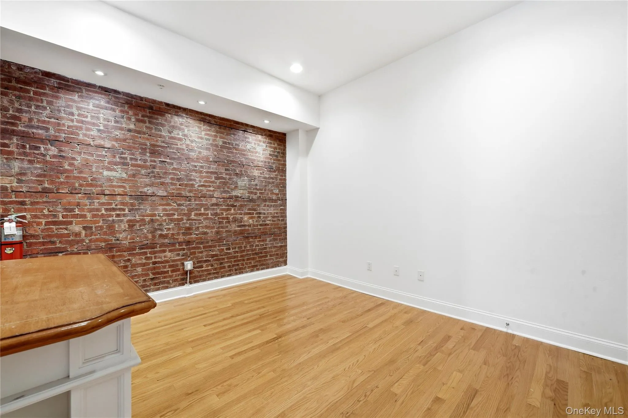 276 Main Street, Huntington, NY, 1 Bedroom Bedrooms, 4 Room Rooms,1 BathroomBathrooms,Residential Lease,For Rent,Main,0,1055433 276 Main Street, Huntington, NY, 1 Bedroom Bedrooms, 4 Room Rooms,1 BathroomBathrooms,Residential Lease,For Rent,Main,0,1055433