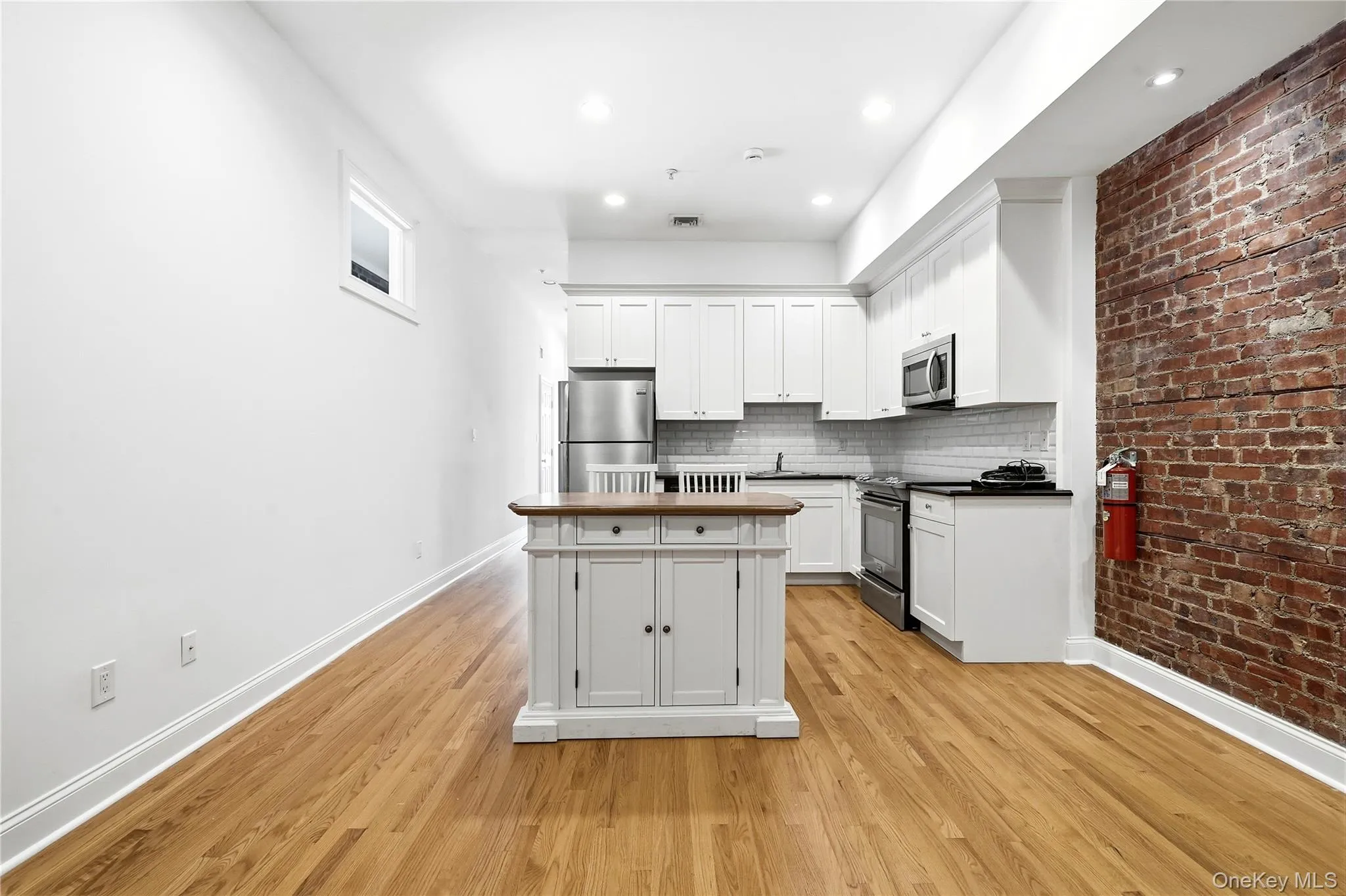 276 Main Street, Huntington, NY, 1 Bedroom Bedrooms, 4 Room Rooms,1 BathroomBathrooms,Residential Lease,For Rent,Main,0,1055433 276 Main Street, Huntington, NY, 1 Bedroom Bedrooms, 4 Room Rooms,1 BathroomBathrooms,Residential Lease,For Rent,Main,0,1055433