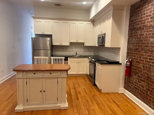 276 Main Street, Huntington, NY, 1 Bedroom Bedrooms, 4 Rooms Rooms,1 BathroomBathrooms,Residential Lease,For Rent,Main,0,1055433 276 Main Street, Huntington, NY, 1 Bedroom Bedrooms, 4 Rooms Rooms,1 BathroomBathrooms,Residential Lease,For Rent,Main,0,1055433
