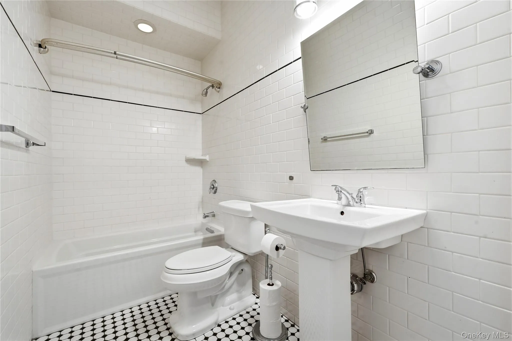 276 Main Street, Huntington, NY, 1 Bedroom Bedrooms, 4 Room Rooms,1 BathroomBathrooms,Residential Lease,For Rent,Main,0,1055433 276 Main Street, Huntington, NY, 1 Bedroom Bedrooms, 4 Room Rooms,1 BathroomBathrooms,Residential Lease,For Rent,Main,0,1055433