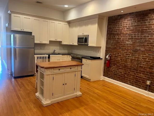 276 Main Street, Huntington, NY, 1 Bedroom Bedrooms, 4 Rooms Rooms,1 BathroomBathrooms,Residential Lease,For Rent,Main,0,1055433 276 Main Street, Huntington, NY, 1 Bedroom Bedrooms, 4 Rooms Rooms,1 BathroomBathrooms,Residential Lease,For Rent,Main,0,1055433