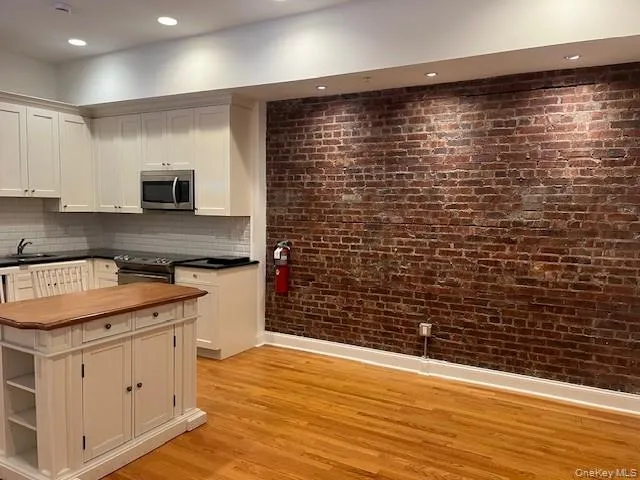 276 Main Street, Huntington, NY, 1 Bedroom Bedrooms, 4 Rooms Rooms,1 BathroomBathrooms,Residential Lease,For Rent,Main,0,1055433 276 Main Street, Huntington, NY, 1 Bedroom Bedrooms, 4 Rooms Rooms,1 BathroomBathrooms,Residential Lease,For Rent,Main,0,1055433