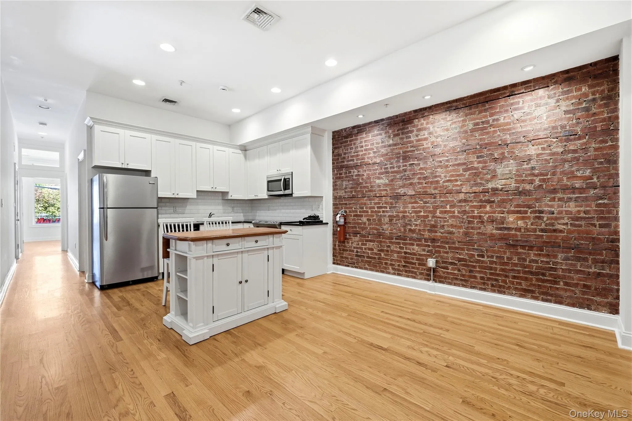 276 Main Street, Huntington, NY, 1 Bedroom Bedrooms, 4 Room Rooms,1 BathroomBathrooms,Residential Lease,For Rent,Main,0,1055433 276 Main Street, Huntington, NY, 1 Bedroom Bedrooms, 4 Room Rooms,1 BathroomBathrooms,Residential Lease,For Rent,Main,0,1055433