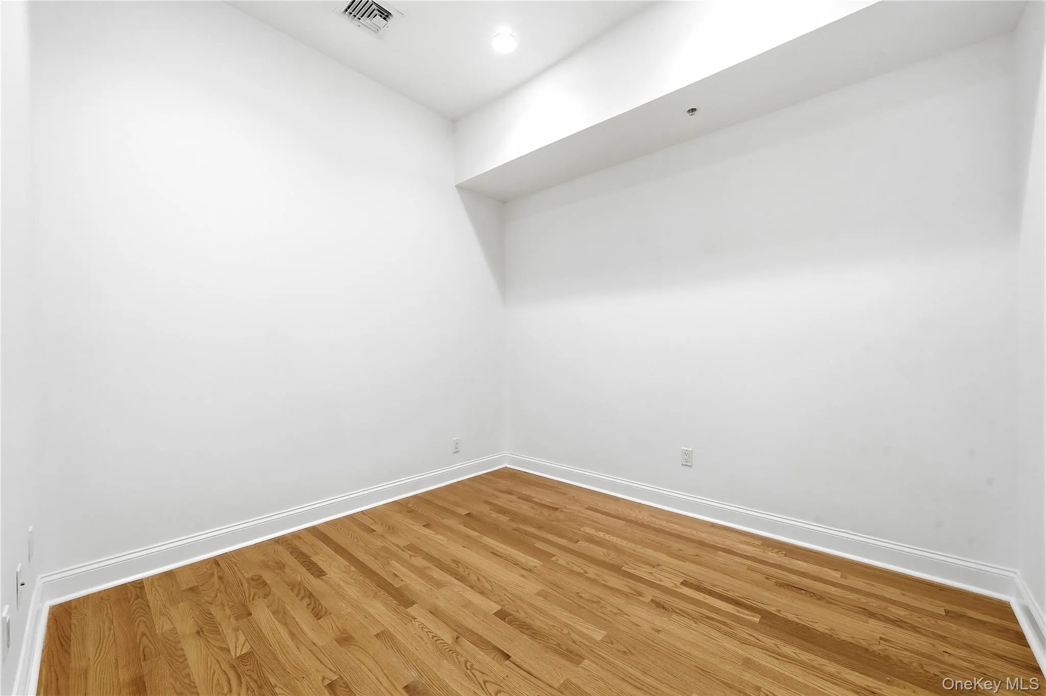 276 Main Street, Huntington, NY, 1 Bedroom Bedrooms, 4 Room Rooms,1 BathroomBathrooms,Residential Lease,For Rent,Main,0,1055433 276 Main Street, Huntington, NY, 1 Bedroom Bedrooms, 4 Room Rooms,1 BathroomBathrooms,Residential Lease,For Rent,Main,0,1055433