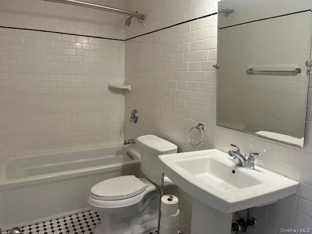 276 Main Street, Huntington, NY, 1 Bedroom Bedrooms, 4 Rooms Rooms,1 BathroomBathrooms,Residential Lease,For Rent,Main,0,1055433 276 Main Street, Huntington, NY, 1 Bedroom Bedrooms, 4 Rooms Rooms,1 BathroomBathrooms,Residential Lease,For Rent,Main,0,1055433