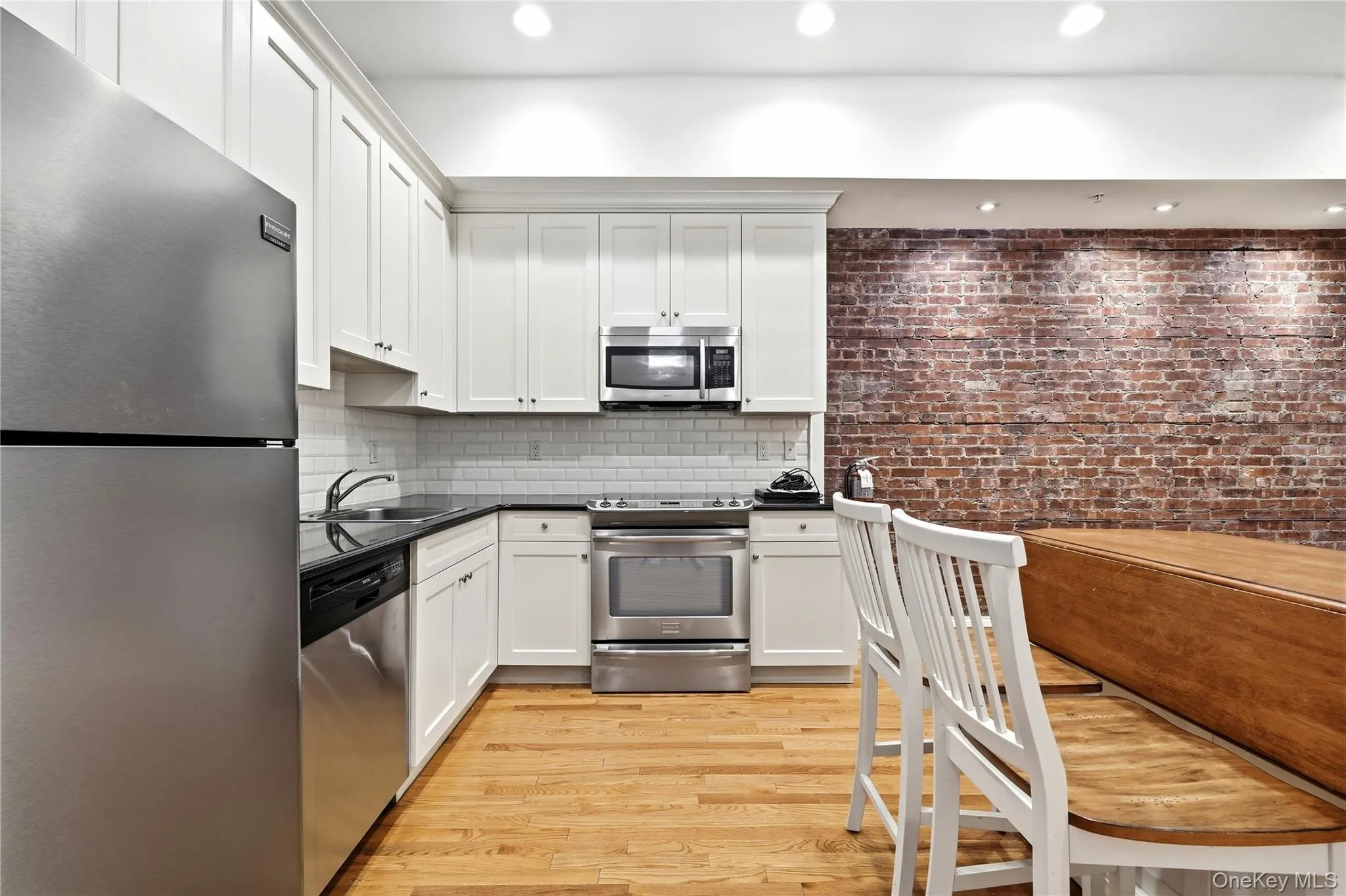276 Main Street, Huntington, NY, 1 Bedroom Bedrooms, 4 Room Rooms,1 BathroomBathrooms,Residential Lease,For Rent,Main,0,1055433 276 Main Street, Huntington, NY, 1 Bedroom Bedrooms, 4 Room Rooms,1 BathroomBathrooms,Residential Lease,For Rent,Main,0,1055433