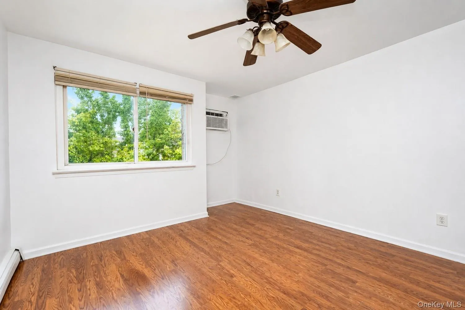 360 Barlow Avenue, New York, NY, 2 Bedrooms Bedrooms, 5 Rooms Rooms,1 BathroomBathrooms,Residential,For Rent,Barlow,0,1055438 360 Barlow Avenue, New York, NY, 2 Bedrooms Bedrooms, 5 Rooms Rooms,1 BathroomBathrooms,Residential,For Rent,Barlow,0,1055438