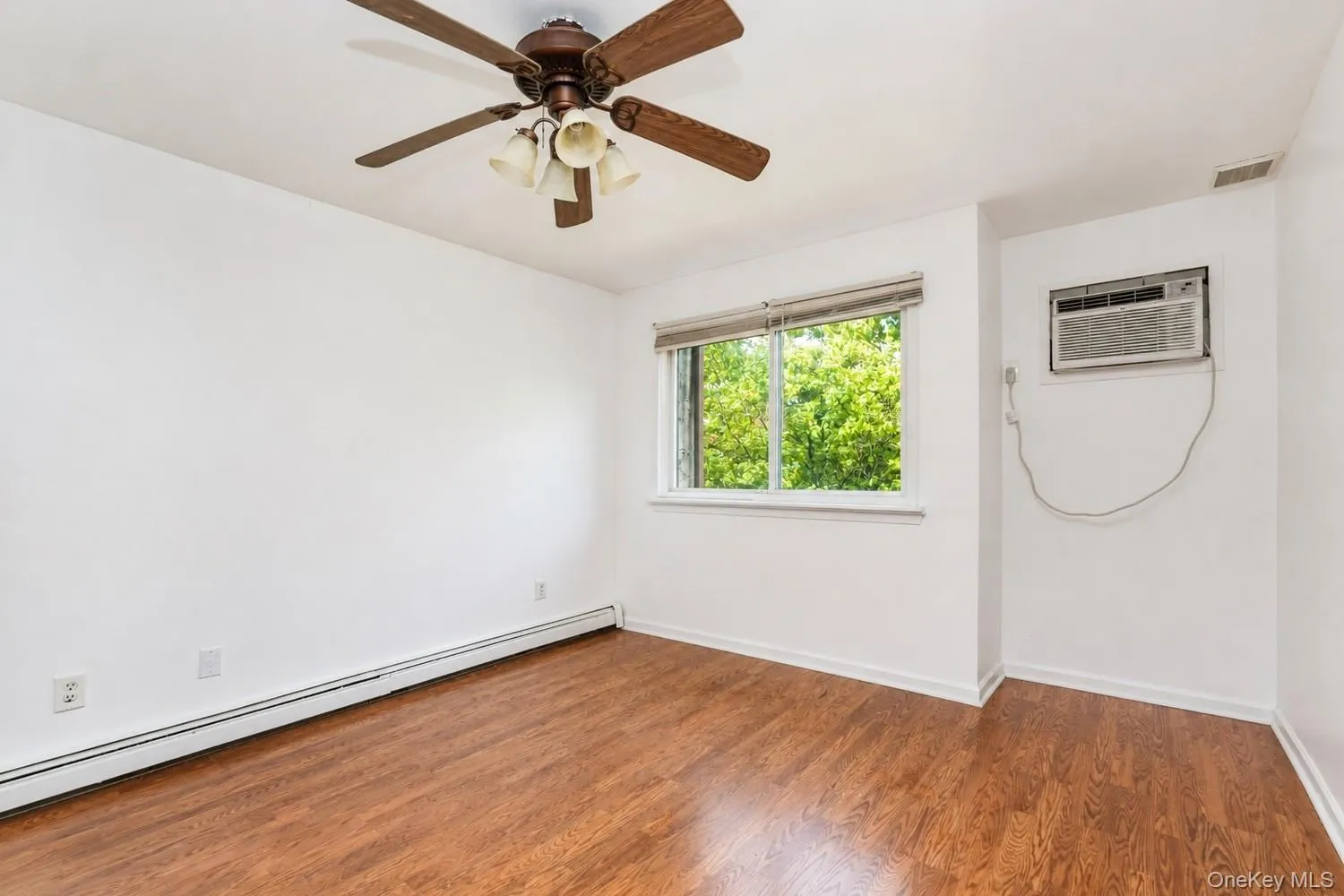 360 Barlow Avenue, New York, NY, 2 Bedrooms Bedrooms, 5 Rooms Rooms,1 BathroomBathrooms,Residential,For Rent,Barlow,0,1055438 360 Barlow Avenue, New York, NY, 2 Bedrooms Bedrooms, 5 Rooms Rooms,1 BathroomBathrooms,Residential,For Rent,Barlow,0,1055438