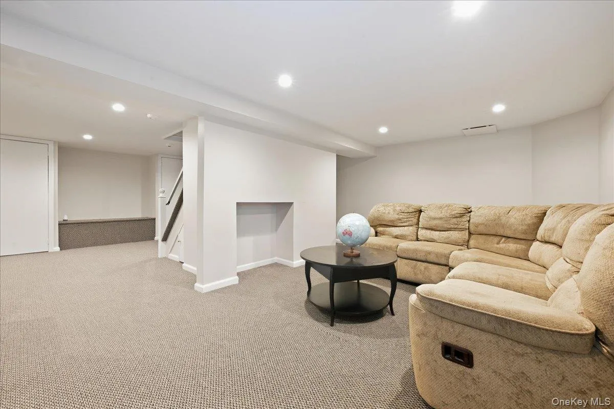 8 Philson Court, Smithtown, NY, 5 Bedrooms Bedrooms, 8 Rooms Rooms,2 BathroomsBathrooms,Residential,For Rent,Philson,0,1055450 8 Philson Court, Smithtown, NY, 5 Bedrooms Bedrooms, 8 Rooms Rooms,2 BathroomsBathrooms,Residential,For Rent,Philson,0,1055450