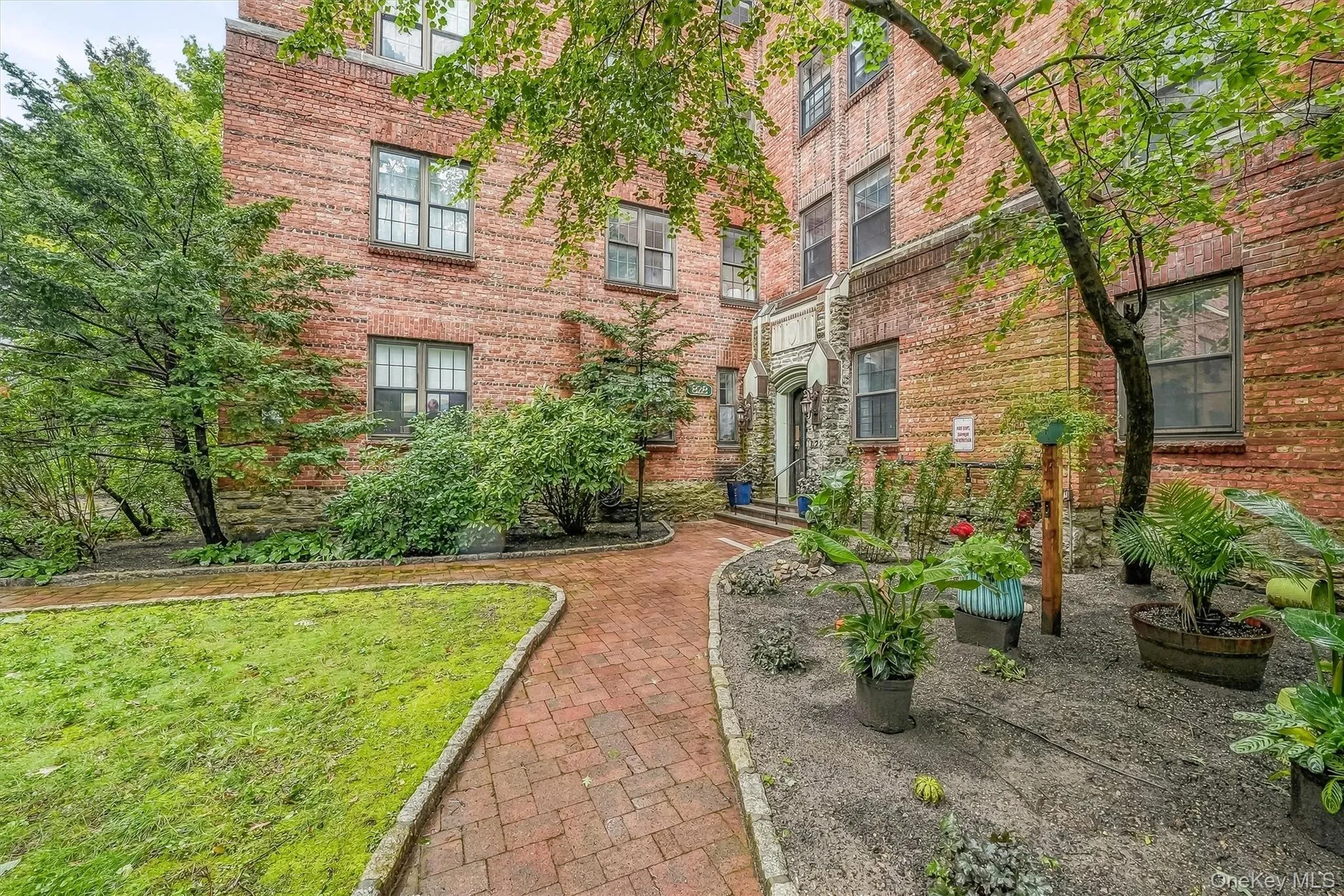 828 Bronx River Road, Yonkers, NY, 3 Bedrooms Bedrooms, 8 Rooms Rooms,2 BathroomsBathrooms,Residential,For Rent,Bronx River,0,1055452 828 Bronx River Road, Yonkers, NY, 3 Bedrooms Bedrooms, 8 Rooms Rooms,2 BathroomsBathrooms,Residential,For Rent,Bronx River,0,1055452