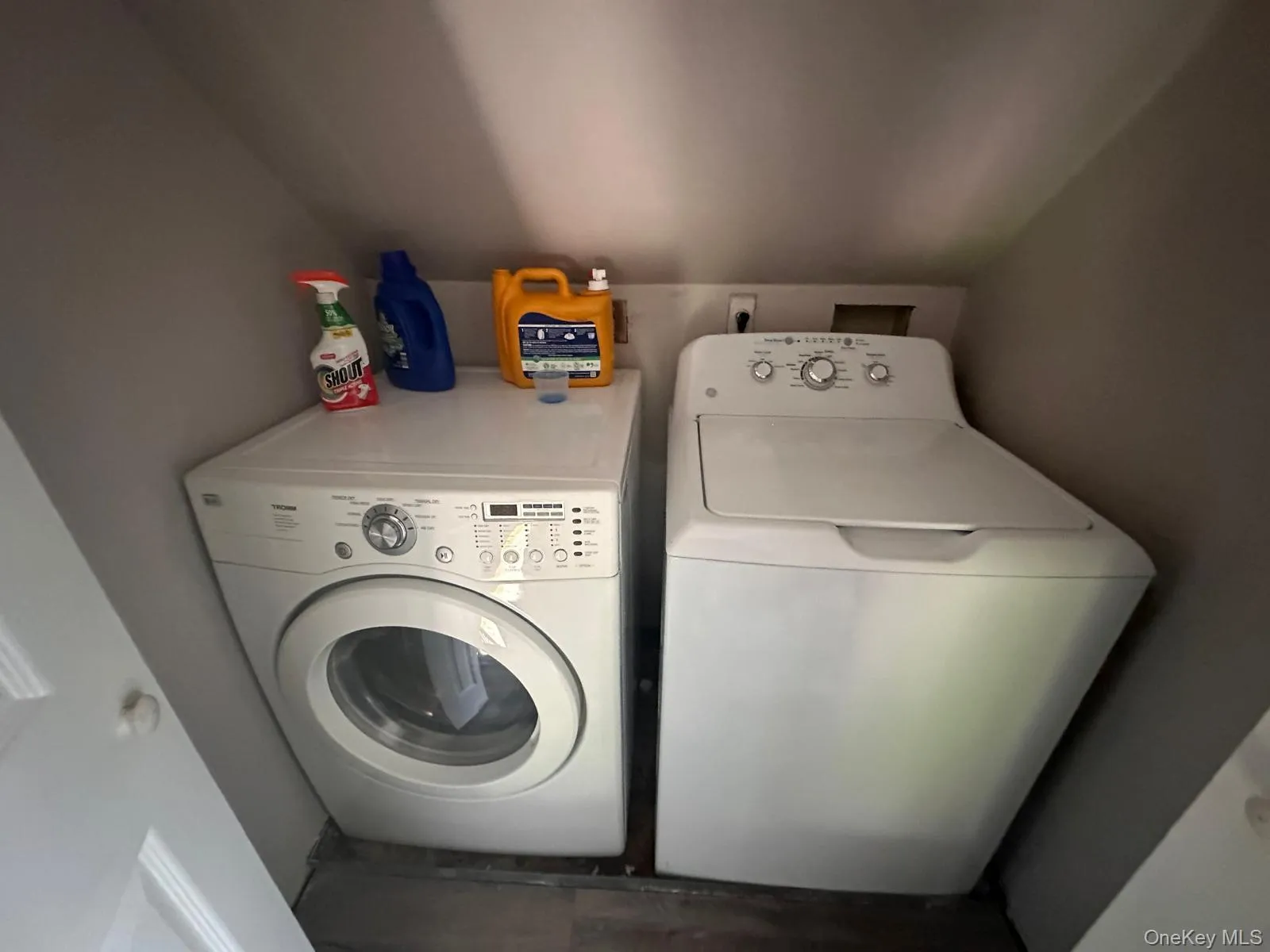 2 Rope Lane, Hempstead, NY, 4 Bedroom Bedrooms, 7 Room Rooms,1 BathroomBathrooms,Residential Lease,For Rent,Rope,0,1055459 2 Rope Lane, Hempstead, NY, 4 Bedroom Bedrooms, 7 Room Rooms,1 BathroomBathrooms,Residential Lease,For Rent,Rope,0,1055459