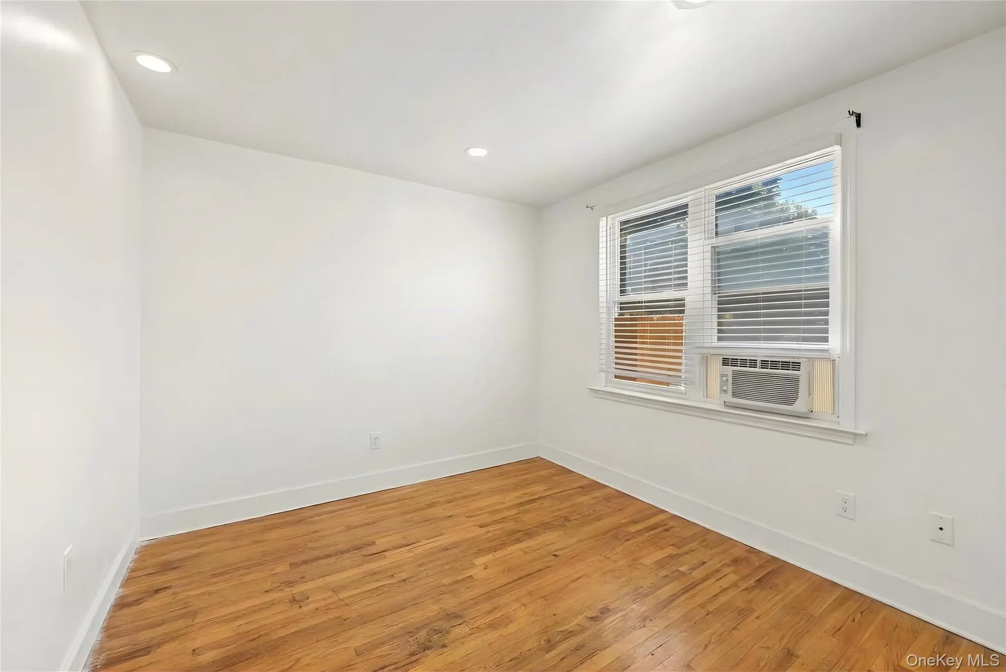 3312 Paulding Avenue, New York, NY, 3 Bedrooms Bedrooms, 6 Rooms Rooms,2 BathroomsBathrooms,Residential,For Rent,Paulding,0,1055463 3312 Paulding Avenue, New York, NY, 3 Bedrooms Bedrooms, 6 Rooms Rooms,2 BathroomsBathrooms,Residential,For Rent,Paulding,0,1055463