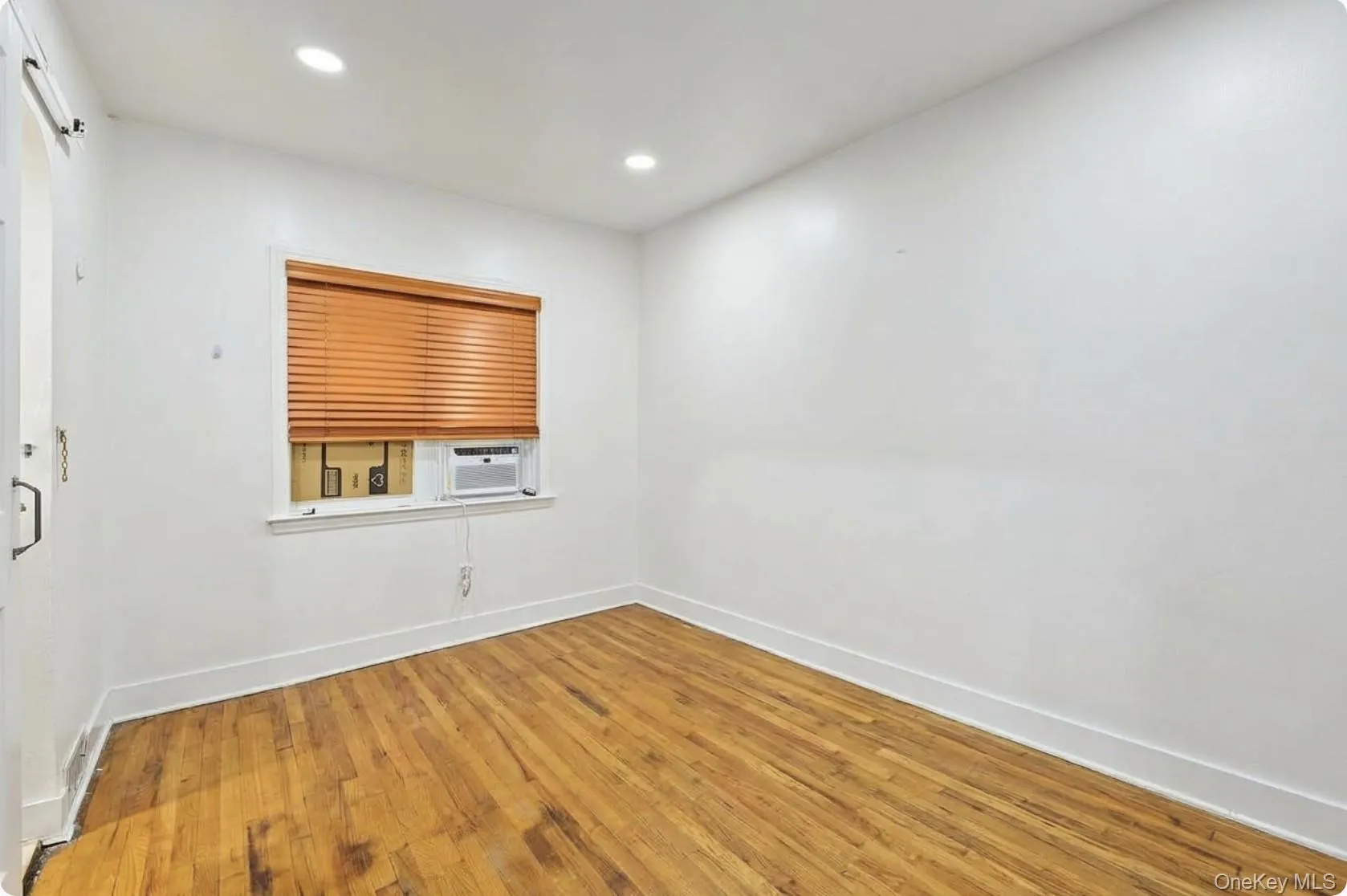 3312 Paulding Avenue, New York, NY, 3 Bedrooms Bedrooms, 6 Rooms Rooms,2 BathroomsBathrooms,Residential,For Rent,Paulding,0,1055463 3312 Paulding Avenue, New York, NY, 3 Bedrooms Bedrooms, 6 Rooms Rooms,2 BathroomsBathrooms,Residential,For Rent,Paulding,0,1055463
