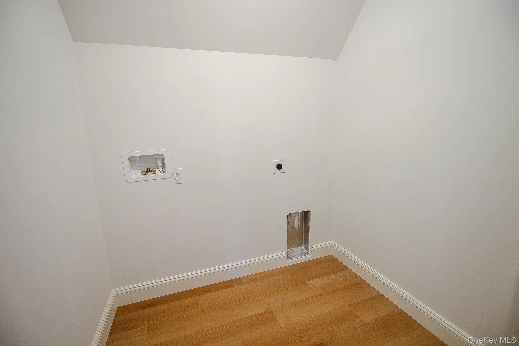 8 James Place, Deerpark, NY, 4 Bedrooms Bedrooms, 8 Rooms Rooms,2 BathroomsBathrooms,Residential,For Rent,James,0,1055466 8 James Place, Deerpark, NY, 4 Bedrooms Bedrooms, 8 Rooms Rooms,2 BathroomsBathrooms,Residential,For Rent,James,0,1055466