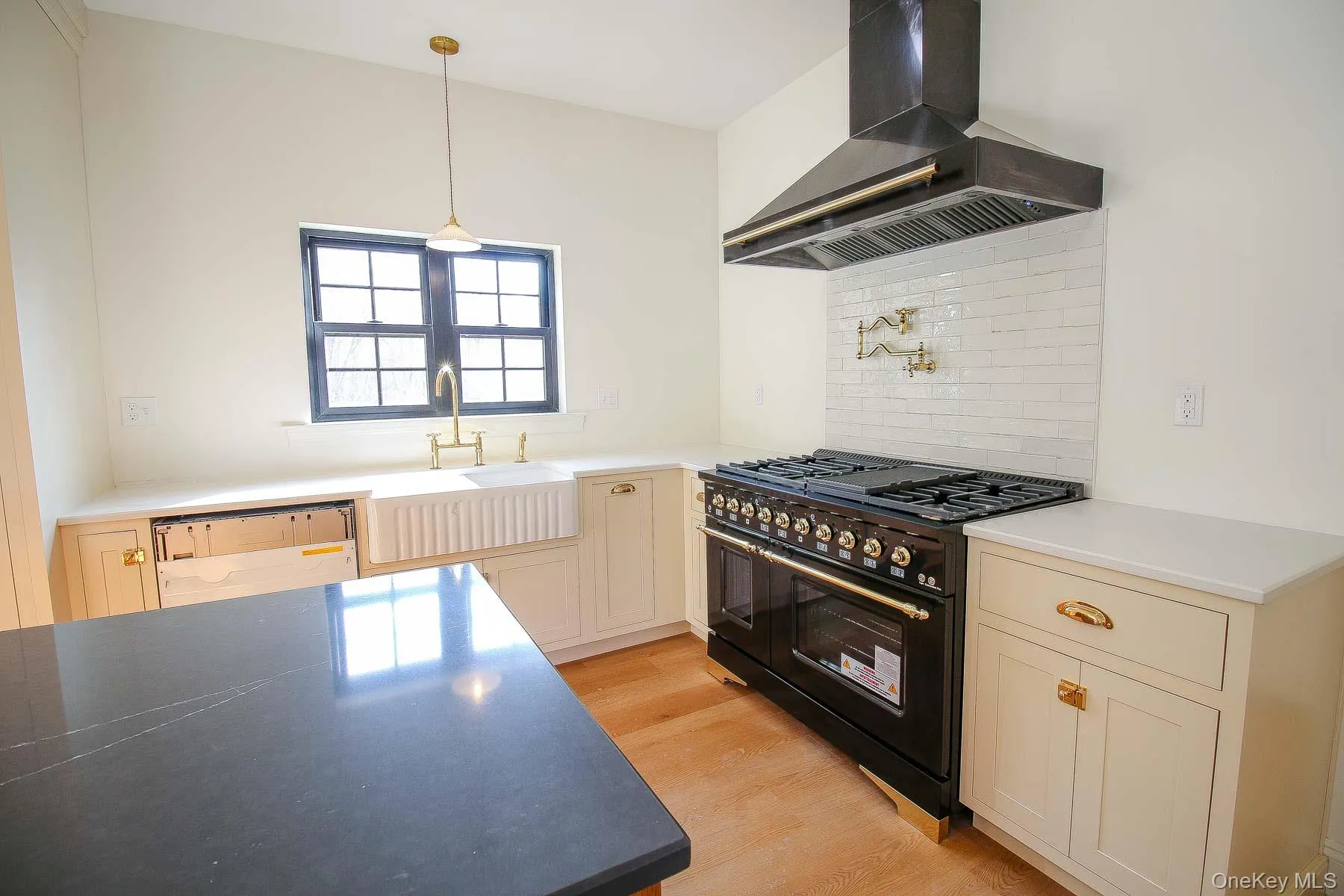 8 James Place, Deerpark, NY, 4 Bedrooms Bedrooms, 8 Rooms Rooms,2 BathroomsBathrooms,Residential,For Rent,James,0,1055466 8 James Place, Deerpark, NY, 4 Bedrooms Bedrooms, 8 Rooms Rooms,2 BathroomsBathrooms,Residential,For Rent,James,0,1055466