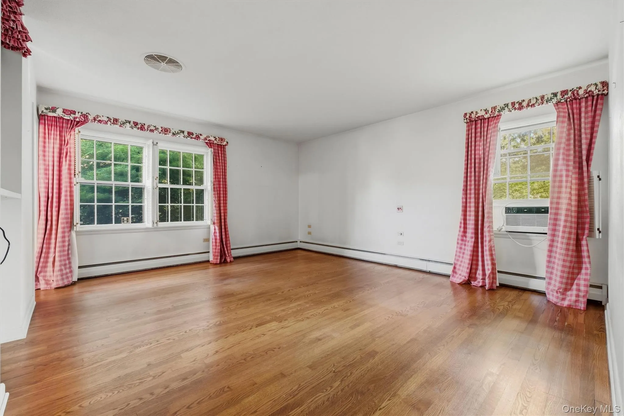 Primary bedroom, hardwood floor Primary bedroom, hardwood floor