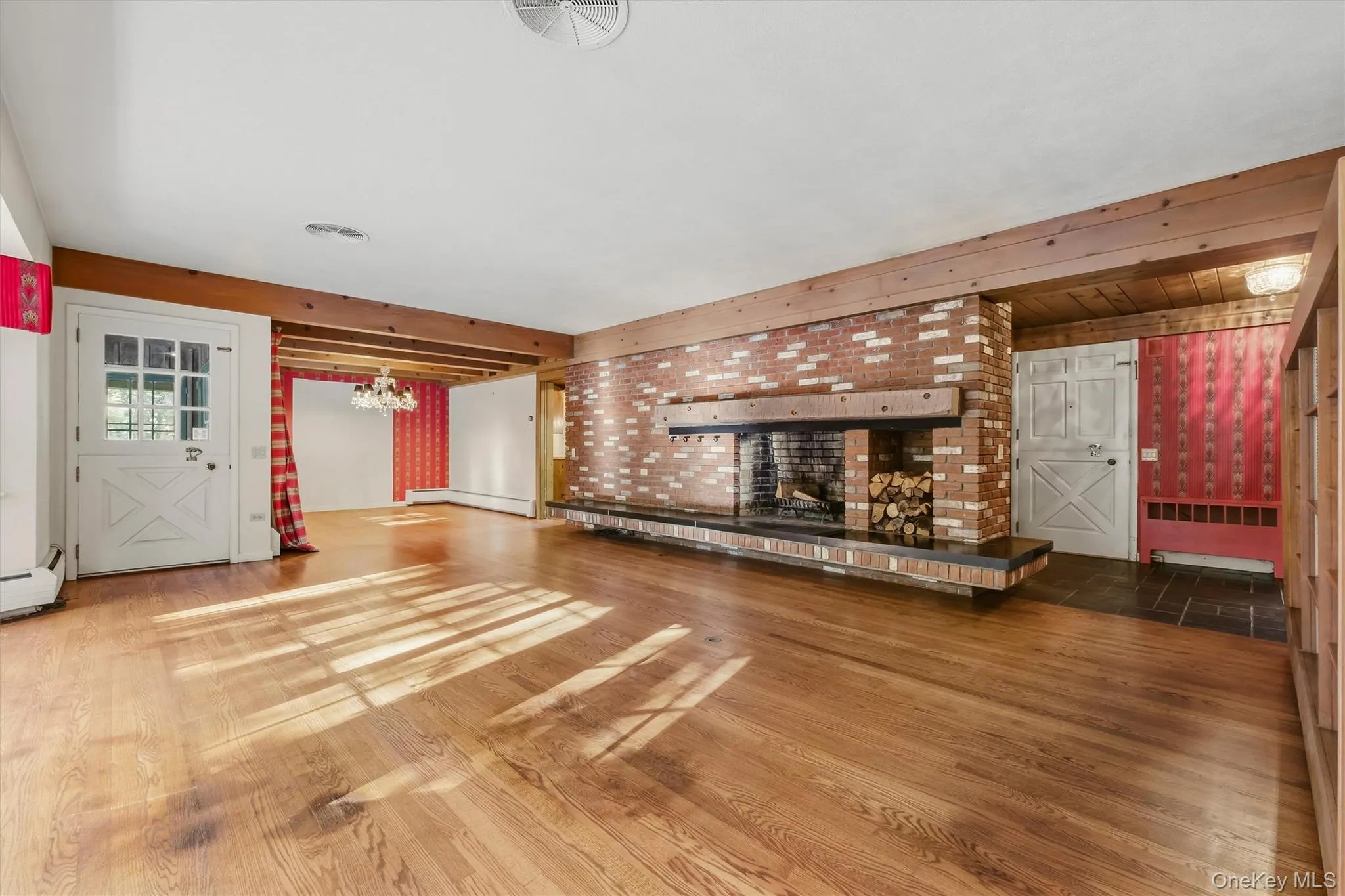 Hardwood floors Hardwood floors