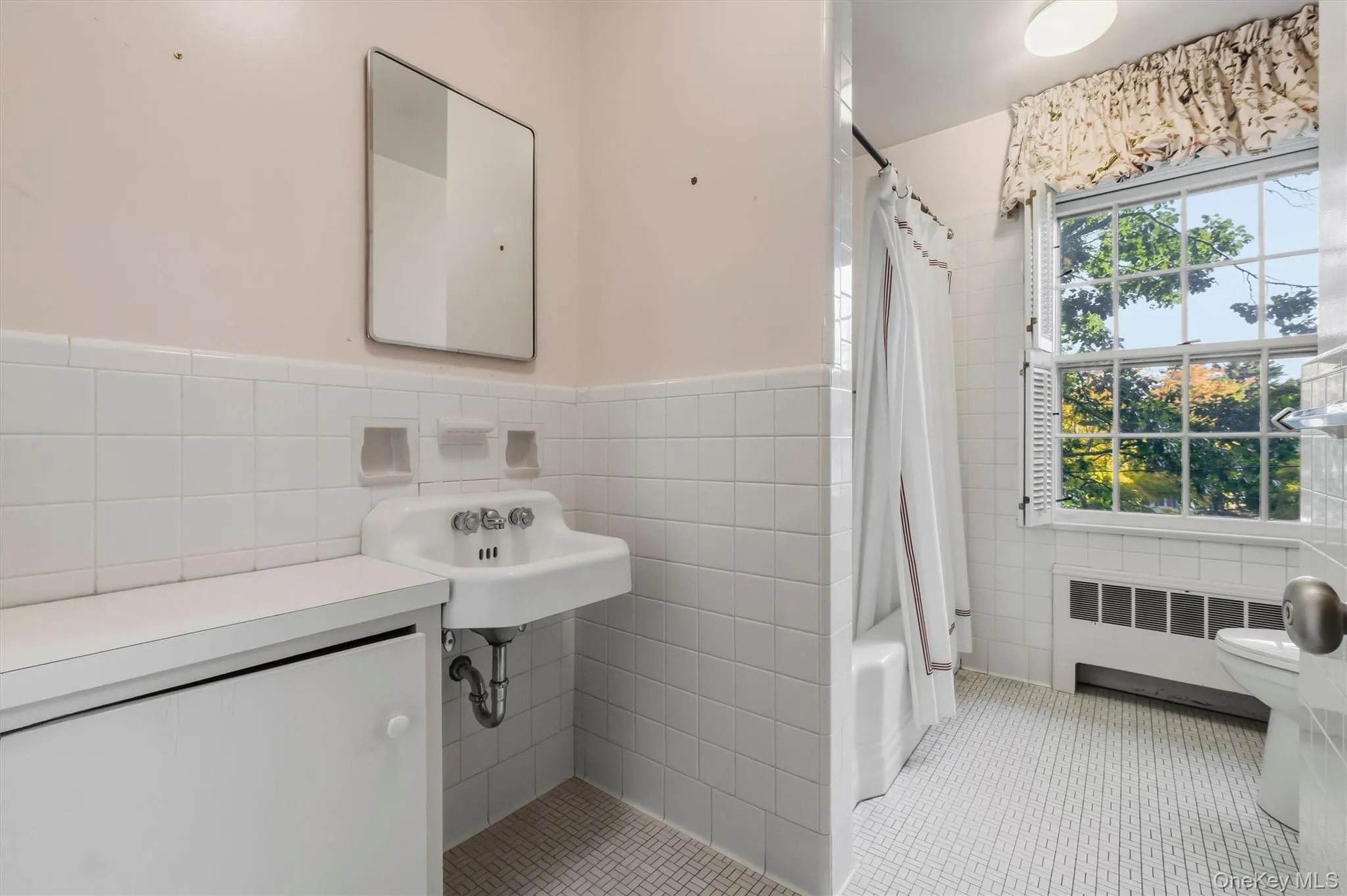 Second floor full bathroom Second floor full bathroom