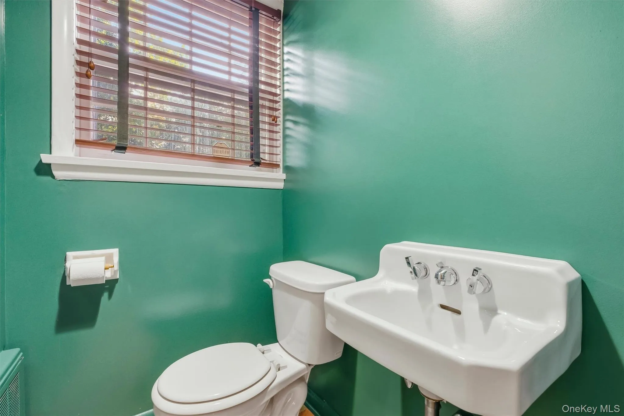 Lower level half bath Lower level half bath